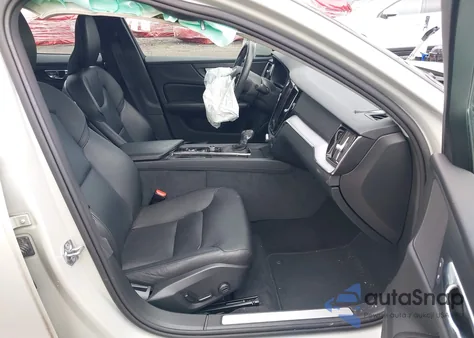 2020 Volvo S60 T5 Momentum z USA, uszkodzony, nr VIN 7JR102FKXLG043525